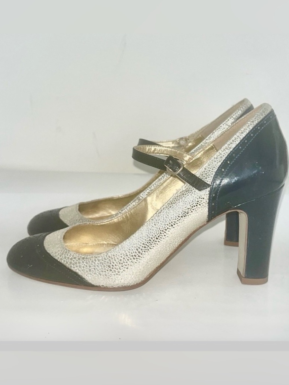 J Crew Navy Blue Gold Mary Janes. Size 8 Genuine Leather, Made in Italy